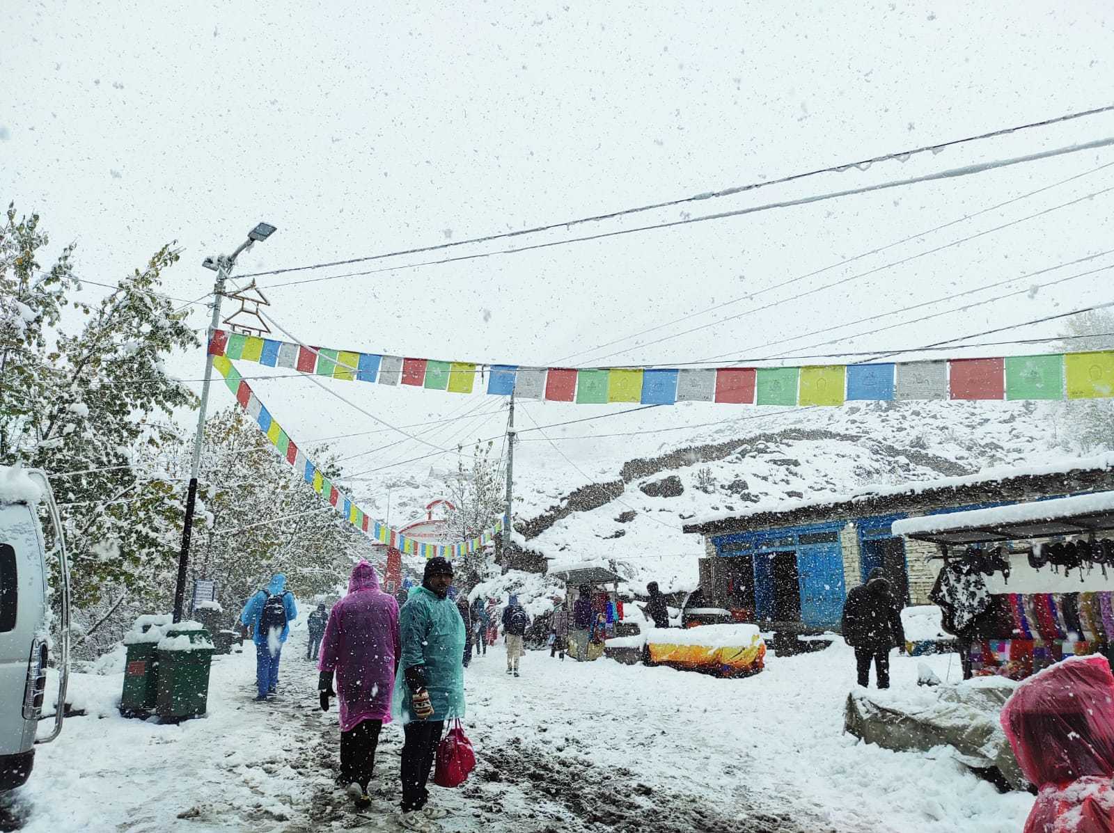 मुस्ताङमा कात्तिकमै  हिमपात : कागबेनीदेखि मुक्तिनाथसम्मको यात्रा नगर्न  आग्रह